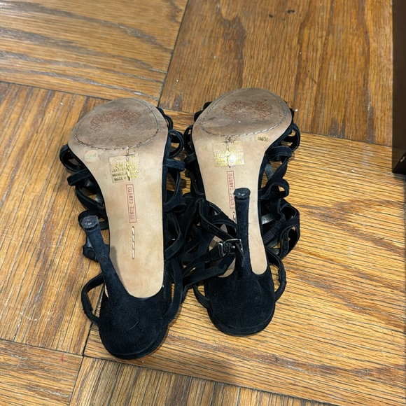 Vince Camuto size 8M sexy cutout sandals - Picture 3 of 3